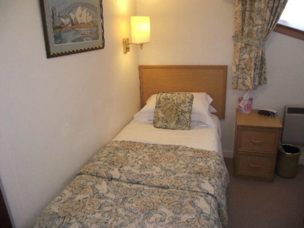 Whin Park Guest House Largs Exterior photo
