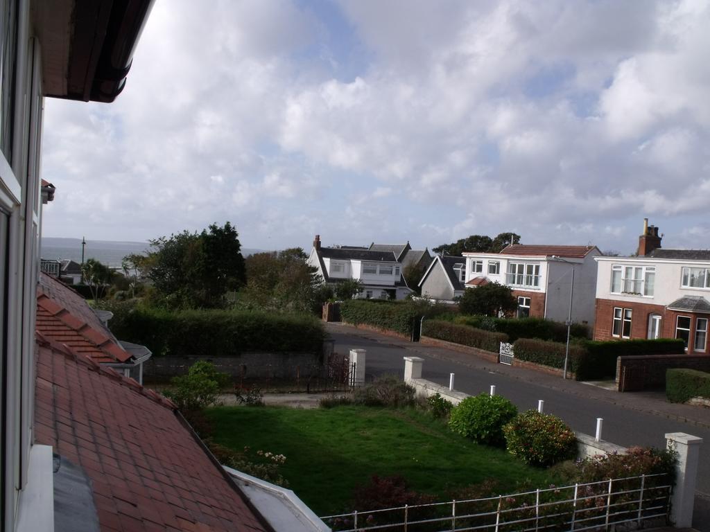 Whin Park Guest House Largs Exterior photo