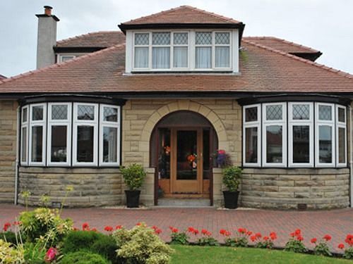 Whin Park Guest House Largs Exterior photo