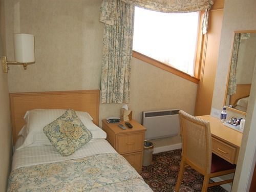 Whin Park Guest House Largs Exterior photo